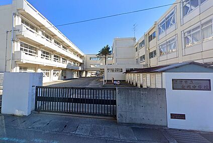 金岡中学校 2422ｍ(徒歩31分)