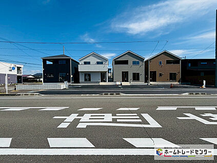 前道路を含む現地外観写真