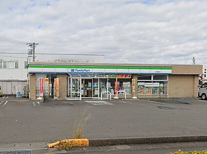 ファミリーマート高新田店 750ｍ(徒歩10分)