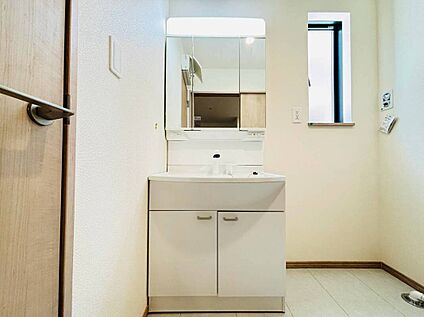 【設備】三面鏡のシャンプードレッサー