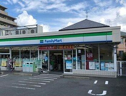 ファミリーマート岳美店 600ｍ(徒歩８分)