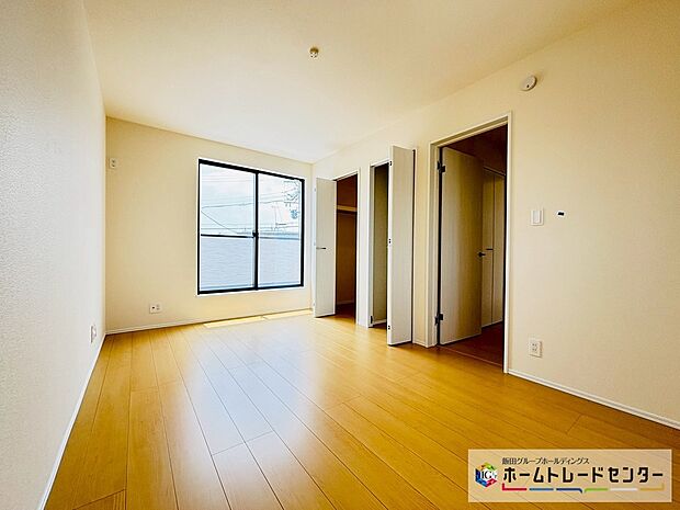 【☆BedRoom☆】A号棟～主寝室～
7.5帖主寝室はウォークインクローゼット収納となります。開放的なバルコニー直結のお部屋は南向きなのでお日様の光をたっぷり取り込んで目覚めのいい朝を迎えられます♪