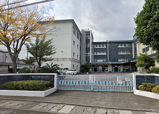 西奈南小学校(約1,450m)