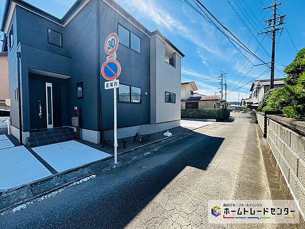 【現地外観写真】西側道路は4m幅の公道です
