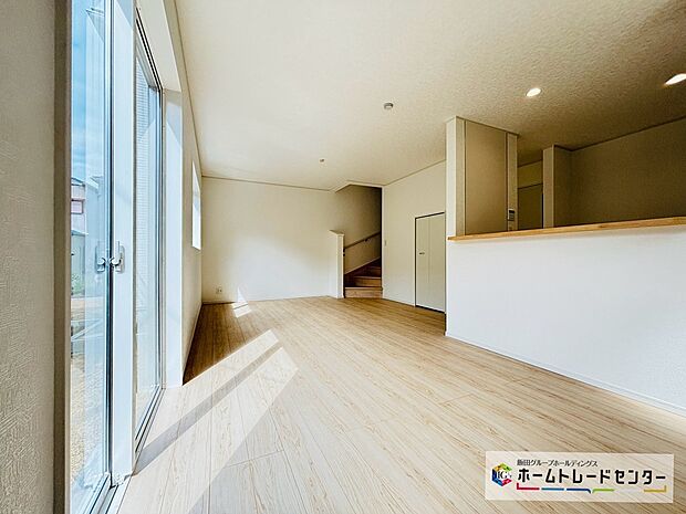 【☆Living☆(2号棟)】~LDK~
快適性とゆとりをデザインしたリビングは家族団らんの時間も増えそうなくつろぎの空間を体感してみてはいかがでしょうか