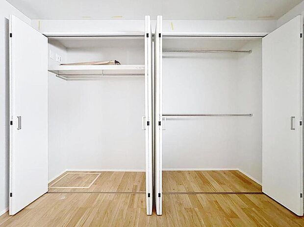 【収納豊富！】
収納の多さも魅力です！使い勝手の良い収納を豊富に設置しております。居住スペースを充分に確保することができる為、ゆとりある室内で、ゆっくりとご寛ぎいただけます。