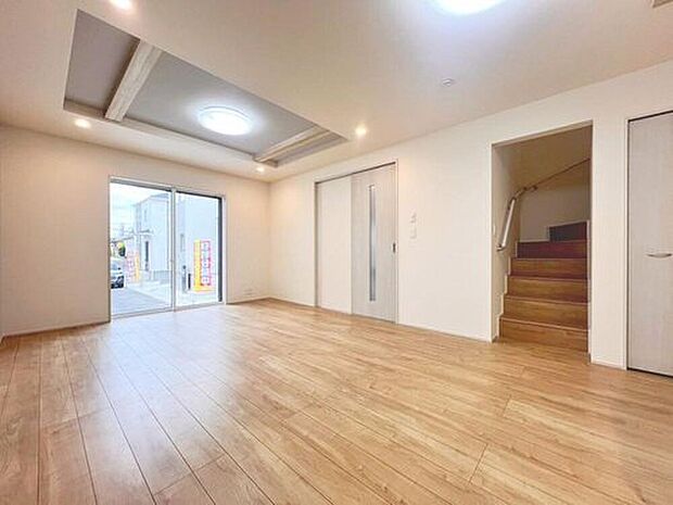 【自分らしい家造りを楽しめる】
落ち着いたカラーコーディネートの室内。インテリアやファブリックで、オーナー様好みのテイストデザインを取り入れて頂けます。