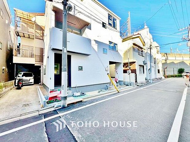 【現地外観写真】綺麗な色味の外壁はどの季節にも合い、ナチュラルな雰囲気を演出してくれます。