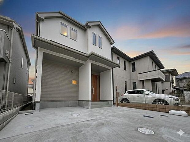 【カースペース2台！】2台分の駐車スペースがあるので、お子様の自転車やバイク置き場にするスペースとしてもご利用いただけます。