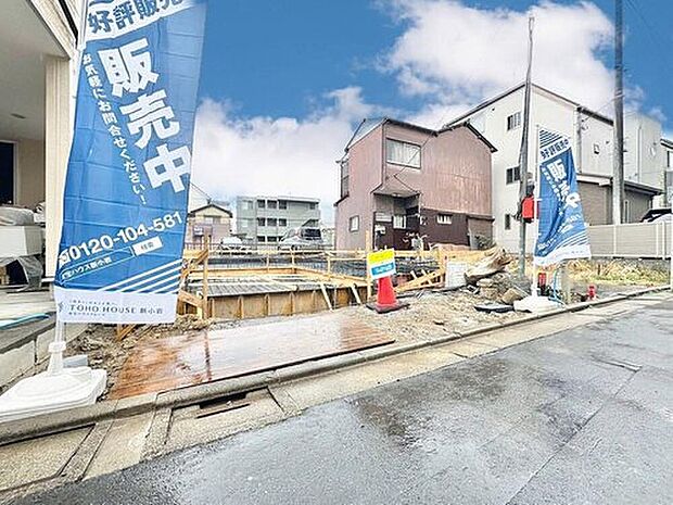 【現地外観写真】光り溢れる爽やかなお家！閑静な住宅地につき静かで穏やか◆採光窓が多く風通しも良好です♪