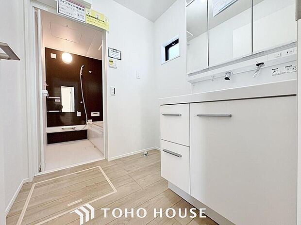 【洗面台・洗面所】シンプルだからこそ使いやすい。スタンダードなデザインの洗面ボウルは清潔感あるホワイトです。