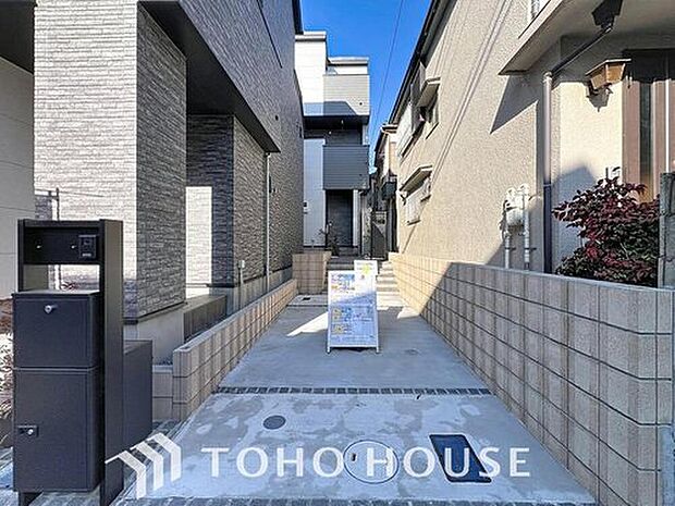 【駐車場】駐車場付きの一戸建てですので、マンションと違い目の前に愛車を置いておくことができます。