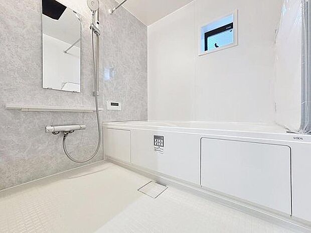 【浴室】癒しの空間バスルームです。天気に左右されずに洗濯物を乾かせる、浴室乾燥機＆オートバス機能付きです。