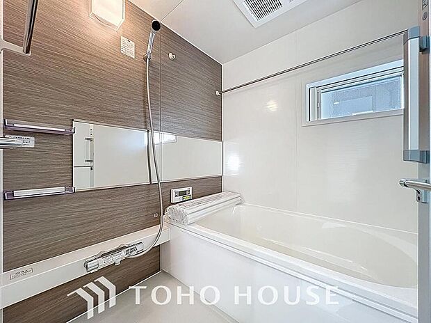 【浴室】癒しの空間バスルームです。天気に左右されずに洗濯物を乾かせる、浴室乾燥機&オートバス機能付きです。