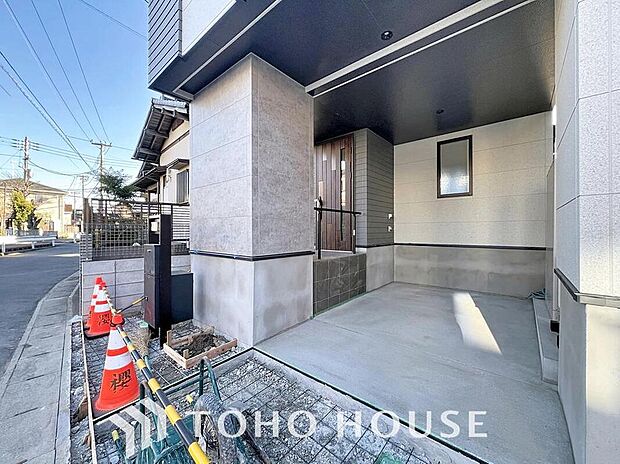 【駐車場】車を風雨からしっかりと守ってくれるビルトインガレージです。