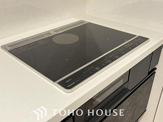 【IH】火を使わないので、吹きこぼれによる立ち消えの心配もなく上昇気流も少ないので油の飛び散りが抑える事が出来ます。またフラットなトッププレートの為、汚れもサッとふくだけで簡単にお手入れをすることができます。