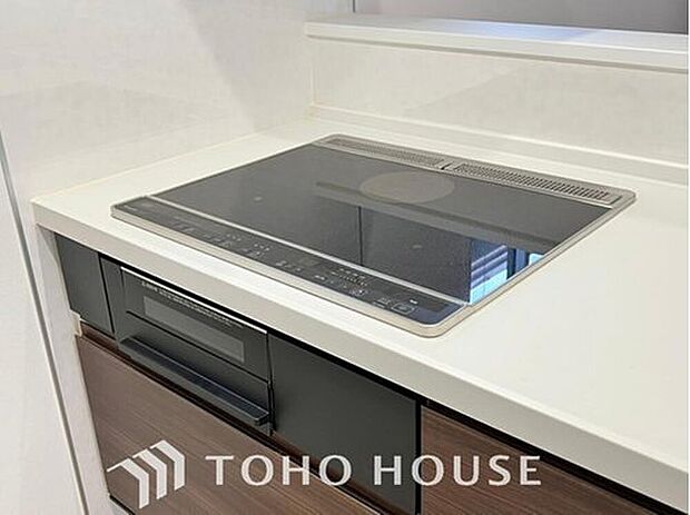 【IH】火を使わないので、吹きこぼれによる立ち消えの心配もなく上昇気流も少ないので油の飛び散りが抑える事が出来ます。またフラットなトッププレートの為、汚れもサッとふくだけで簡単にお手入れをすることができます。