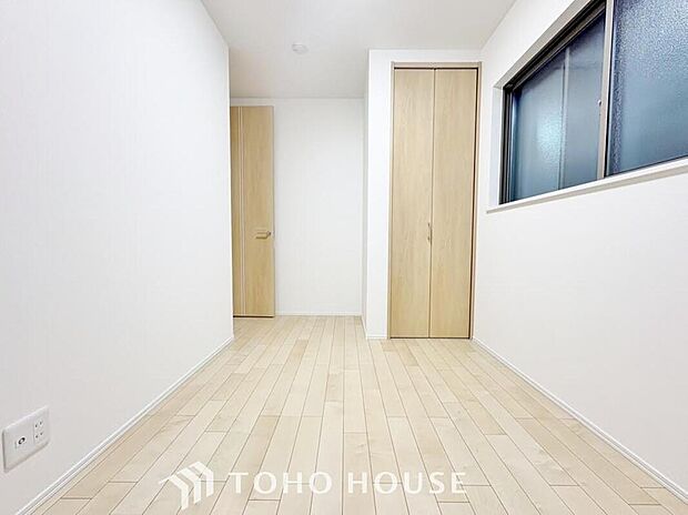 【リビング以外の居室】【明るい居室】
温もりある自然光を感じていただける居室です。