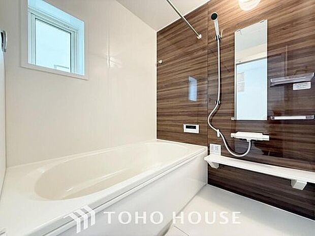 【浴室】癒しの空間バスルームです。天気に左右されずに洗濯物を乾かせる、浴室乾燥機&オートバス機能付きです。