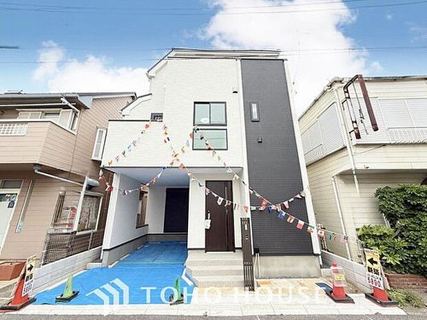 【駐車場】車を風雨からしっかりと守ってくれるビルトインガレージです。