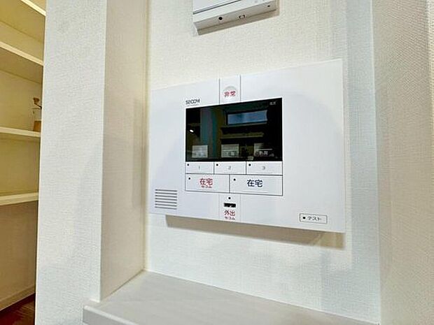 【セコム】年々下がる、軽犯罪の検挙率。年間13万件以上の住宅への侵入窃盗犯罪。犯罪や事故の報道を耳にするたびに、自分の大切な家族が犯罪や事故に巻き込まれはしないかと、心配になる人も多いのではないでしょうか。