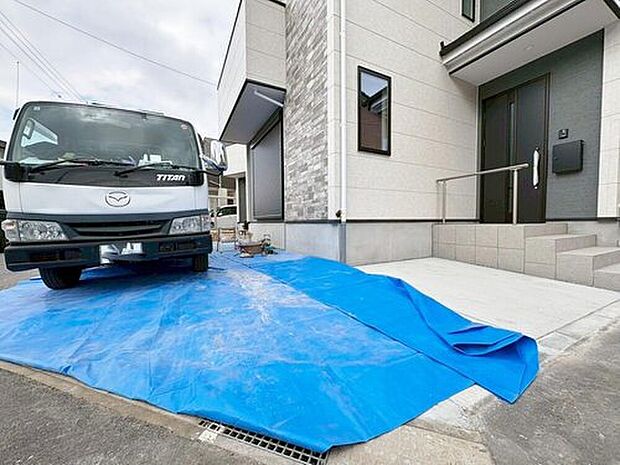 【駐車場】2台分の駐車スペースがあるので、お子様の自転車やバイク置き場にするスペースとしてもご利用いただけます。