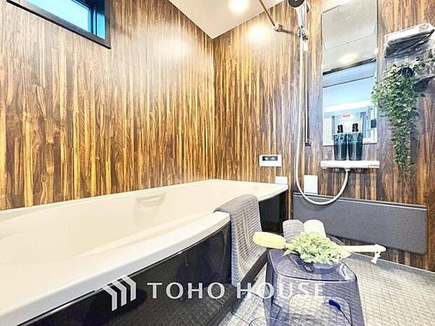 【 浴室】癒しの空間バスルームです。天気に左右されずに洗濯物を乾かせる、浴室乾燥機＆オートバス機能付きです。