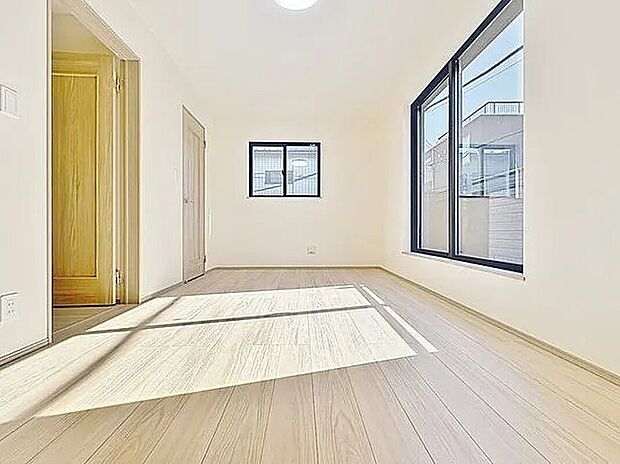 【子供部屋】「明るい居室」温もりある自然光を感じていただける居室です。飽きのこないナチュラルなデザインの空間は、色褪せることのない心地良さを作ります。