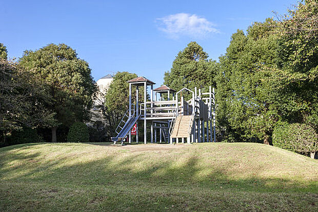 鷺沼城址公園(約1,400m)