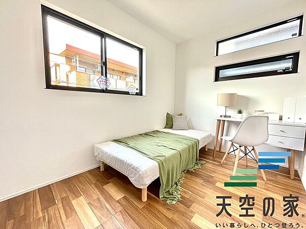 【施工例【内観】】標準で全室ハイドアになっているおり、全体的に高さを強調しているので広く感じます。