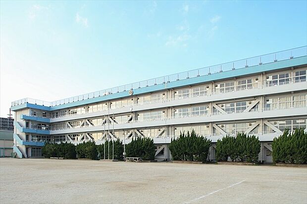船橋市立湊町小学校(約250m)