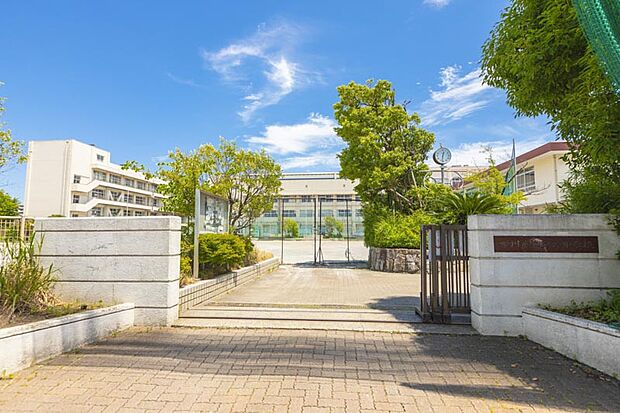 市川市立第六中学校(約1,500m)