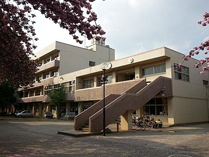 法典西小学校 160m