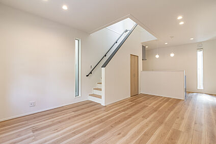 リビング階段 上部吹抜け