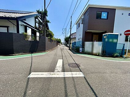西側・前面道路