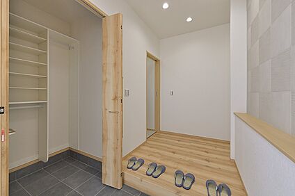 クレストタウン八景水谷II 15号地 玄関