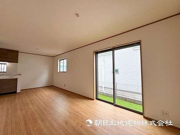 【現地写真】【リビング】家族が集い、楽しい会話と美味しいごはん。何気ない家族団らんの時間が幸せに感じられる、そんな空間になりそうです