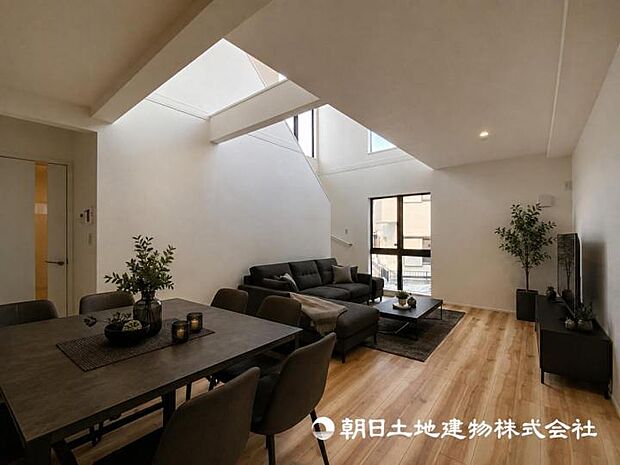 【現地写真】【リビング】大切なご家族が集まるからＬＤＫはこだわりたいです！オシャレなリビングでゆったりと※家具等はイメージです