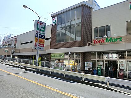 ヨークマート妙蓮寺店 1400m(-)