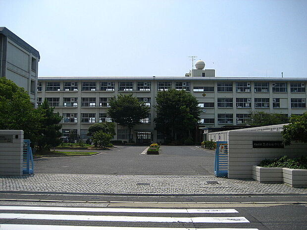 広島市立五日市中央小学校（約258m）