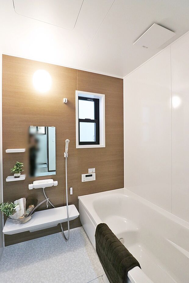 ■施工例:浴室
1坪タイプの浴室は大人の方でもゆったり足が伸ばせるサイズです!