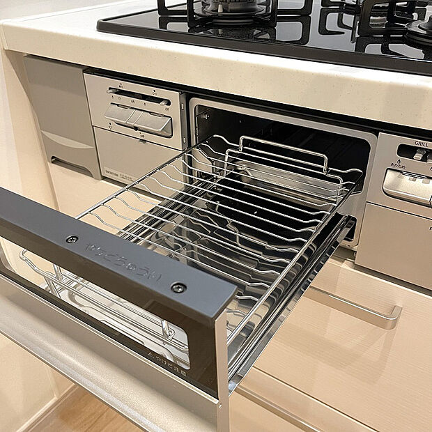 【【グリル】】◆フライパンで焼くことの多い肉料理を代わりにグリルを使えば、油をひく必要もなく、余分な脂も落として焼けるため、フライパンを使った時よりも多く油脂分をカットできます!