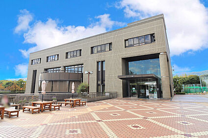 長岡京市立図書館 約814ｍ(徒歩11分)