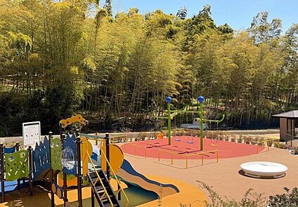 西山公園 約810ｍ(徒歩11分)
