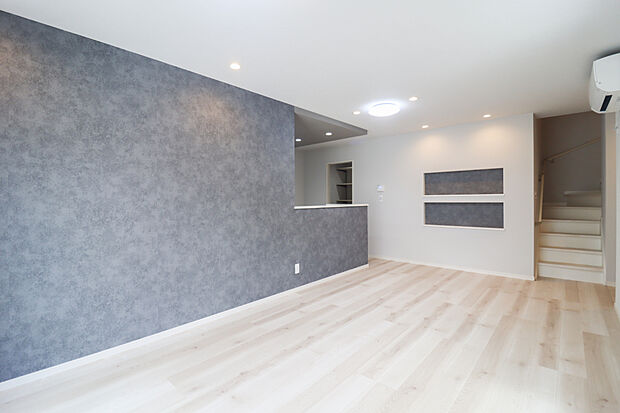 【【リビング】】ご家族の対話を重視したリビングイン階段!『ただいま!』『おかえり!』の声がいつも聞こえて安心です♪