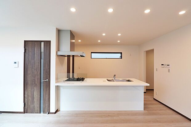 【【弊社施工例・キッチン】】開放的なアイランドキッチンでお料理もはかどります♪