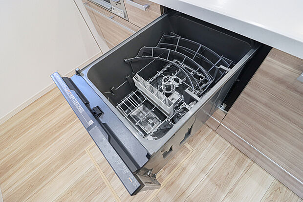 【【食器洗い乾燥機】】■後片付けをサポート!食事後の家族のくつろぎタイムもゆっくりともてます♪
■朝食準備や送り迎え…と忙しいママも大助かり!