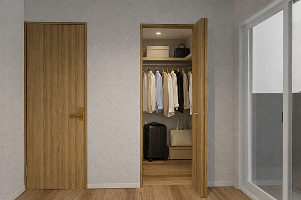 【【洋室：6帖】イメージパース】ウォークインクローゼットのある住まいで収納上手な生活を実現！衣類だけでなく、箱物や思い出の品もたっぷり収納できますので、整理整頓もスムーズに。居室空間をより広々と使えます！