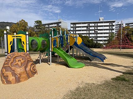 境谷公園 約1700ｍ(徒歩22分)