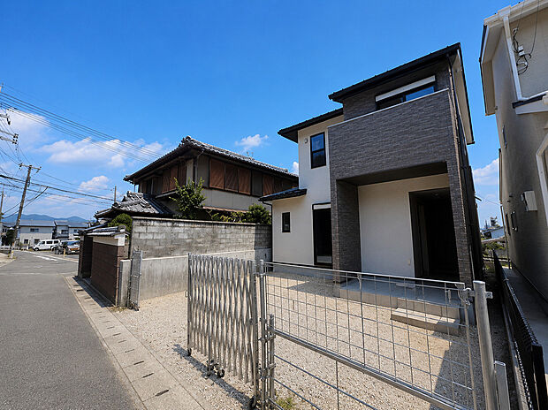 【外観|現地(2026年7月)撮影】両面道路につき開放的♪